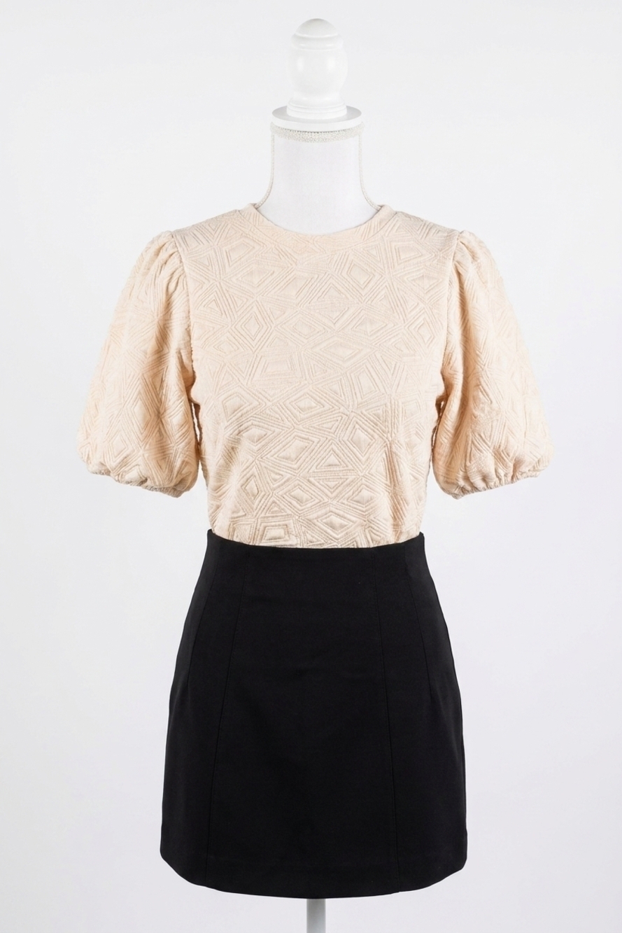 NEW THML textured knit top in cream